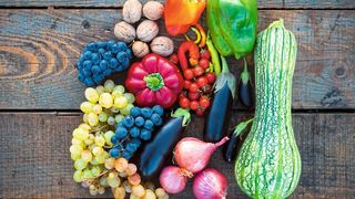 Bioprodukte sind nur halb so oft mit Pestizidrückständen belastet wie konventionell angebaute Lebensmittel (Symbolbild). (gemeinfrei, Dan-Cristian Pădureț)