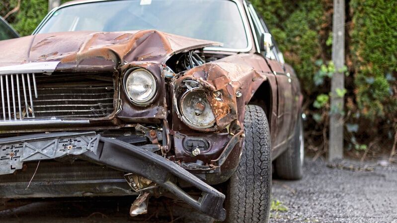 Wer unverschuldet einen Unfall mit seinem Fahrzeug erleidet, hat Anrecht auf einen Nutzungsausfall. Doch gilt das auch im Fall eines Oldtimers?