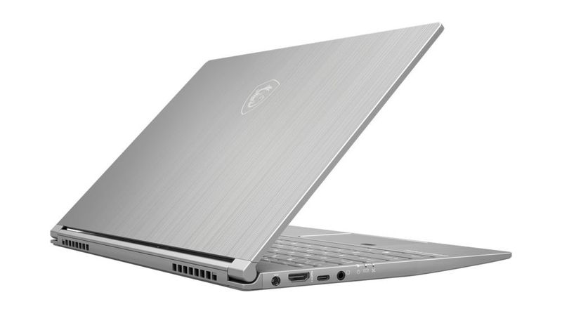 Das Chassis des 14-Zöllers besteht aus Aluminium. Die beiden USB-C-Ports auf der linken und rechten Seite des NB42 unterstützen USB 3.1 Gen1. (MSI)