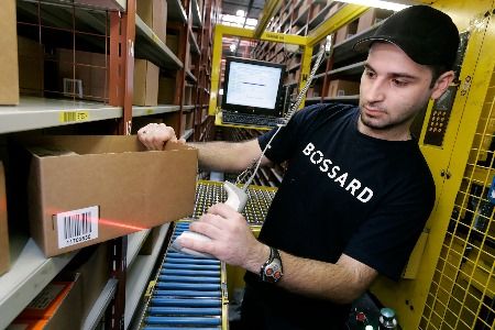 Scan_Box_im_Warenlager ()