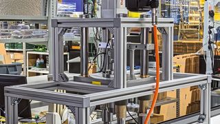 Variantenfertigung von Drehgebern bei Sensata: Das Smart Function Kit für Pressen senkt die Kosten für Engineering, Inbetriebnahme und Qualitätssicherung. (Bild: Sensata)