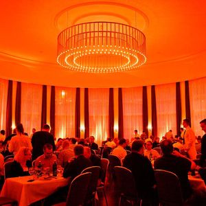 Der stimmungsvolle Auftakt des iTeam Jahreskongress 2019 fand in der Rotunde der Kurhaus Kollonaden in Wiesbaden statt.