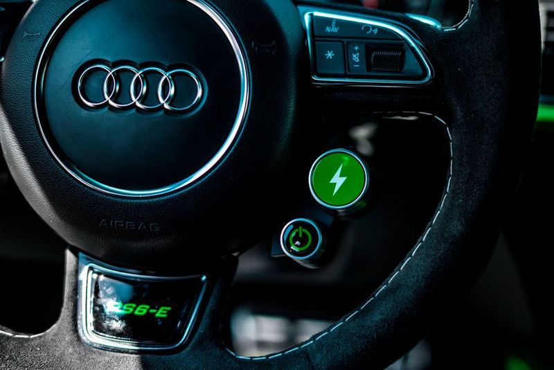 Die Zusatzpower kann per Knopfdruck abgerufen werden.  (Audi-Medienportal.Net/Abt Sportsline)