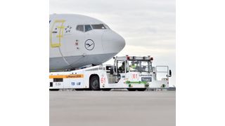 Die drei „TaxiBot“-Flugzeugschlepper am Frankfurter Flughafen sparen pro Schleppvorgang bis zu 1 t Kerosin. (Bild: Lufthansa Leos)