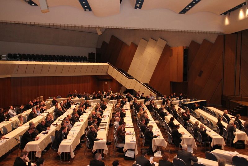 Interessiert folgte die Masse der Präsentation. (Bild: Sonnenberg)