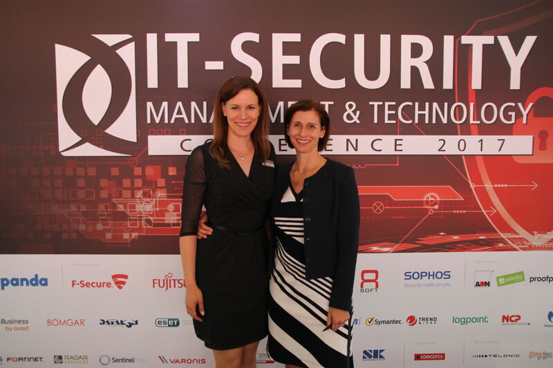 Daniela Schilling (r.) und Svenja Mohn von der Vogel IT-Akademie (Vogel IT-Akademie)