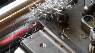 Einsatz eines optischen Sensors während des Drehprozesses. (Bild: Technische Universität Dresden)