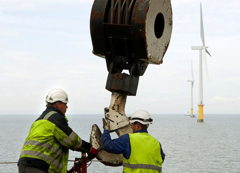 Rohre spielen bei Offshore-Windkraftanlagen eine tragende Rolle. (Siemens)