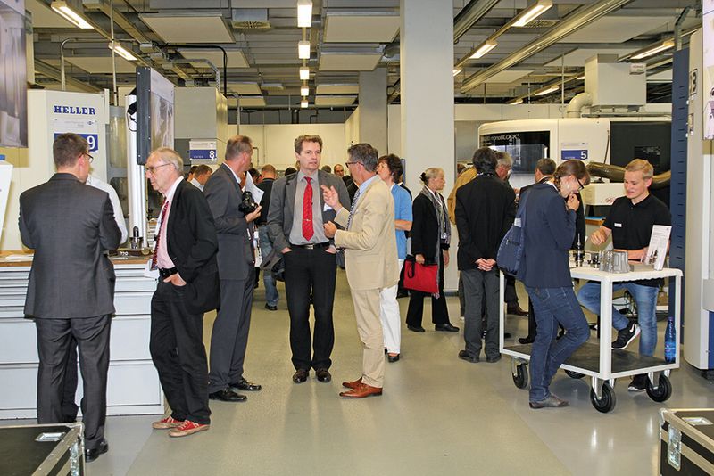 Neben Fachvorträgen zu neuen Technologien und Verfahren konnten die Besucher eine Werkzeugvorführung bestaunen. (Bild: Sonnenberg)