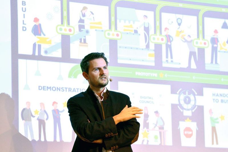 Christian Bartsch präsentierte die Digitalstrategie von Linde.  (Untch)