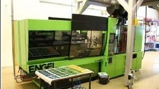 Elektrische Zwei-Komponenten-Spritzgießmaschine der Baureihe E-Motion. Beim High-throughout-screening (HTS) übernimmt sie wichtige Aufgaben. (Archiv: Vogel Business Media)