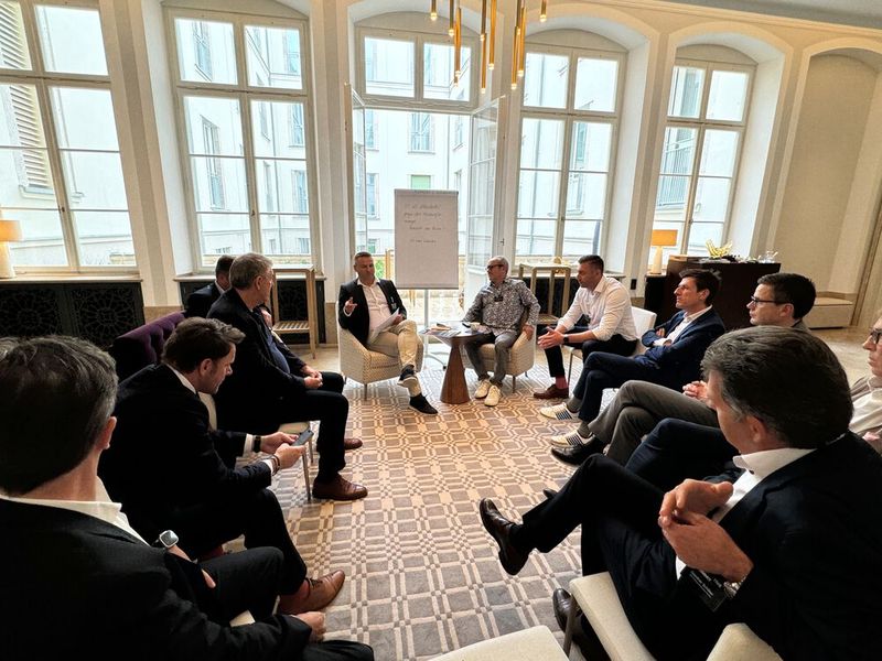 Ist KI das Allheilmittel gegen den Fachkräftemangel? In einem Roundtable wurde versucht, Realität und Illusion hinter dieser Aussage zu trennen. (Bild: Vogel IT-Medien)