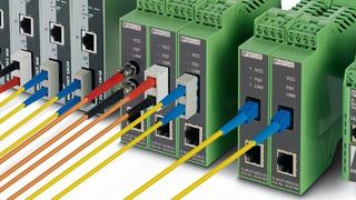 Bei der Auswahl der Kommunikationstechnik werden die Vorteile von Lichtwellenleitern, die sich aus diesem Material ergeben, oft übersehen.  (Phoenix Contact)