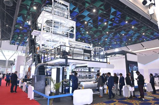 Indische Hersteller von Kunststoffmaschinen erhoffen sich über die Partnerschaft mit der Messe Düsseldorf einen besseren Zugang zu globalen Märkten, Technologien und Geschäftsmöglichkeiten.(Bild:  Plastfocus)