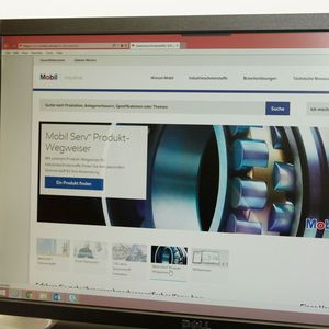 Das Bild zeigt die Industrie-Webseite für Mobil-Schmierstoffe.