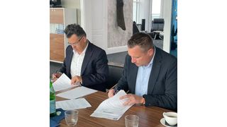 From left to right: Paweł Bącal, CEO of Hartbex (Polish property contractor) and Damien Marc, President of JPB Système (Source: JPB Système)