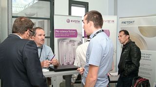 Neben Fertigungsverfahren werden auf der Orthomanufacture innovative Werkstoffe für medizinische Instrumente und Implantate präsentiert. (Orthomanufacture)