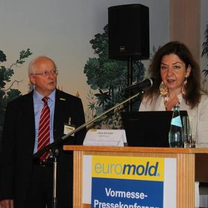 Diana Schnabel und Dr.-Ing. Eberhard Döring präsentierten das Messekonzept.