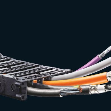 Speziell zum Einbau in Energieketten hat Helukabel ein umfassendes Programm mechanisch robuster Elektrokabel zur Energie- und Datenübertragung verwirklicht. (Bild: Helu)
