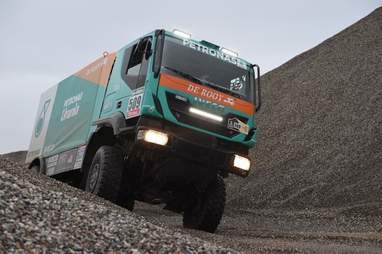 Mit den neuen Fahrzeugen im Rennstall möchte sich das Team allen Herausforderungen stellen, welche die Dakar 2015 zu bieten hat. (Foto: Iveco)