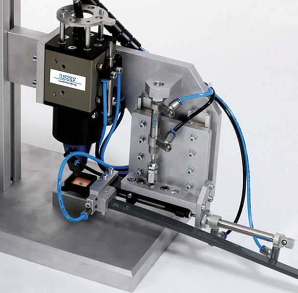 Kurze Zykluszeiten und ein vollautomatisierter Prozess zeichnen das Laser-Heissverstemmen aus.  (Bild: LPKF)