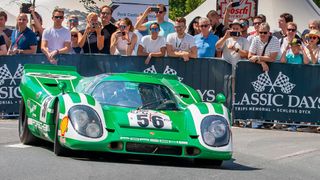Historische Rennfahrer bei artgerechter Haltung: Das und vieles mehr verspricht das Grand Meeting (Classics Days). (Bild: Classic Days)