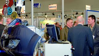 Knapp 6000 Fachbesucher kamen zur vergangenen Paintexpo vor zwei Jahren. Die Notwendigkeit zur Energieeffizienz und Materialeinsparung wird diesmal wieder so viele Besucher anlocken. Bild: Fairfair (Archiv: Vogel Business Media)