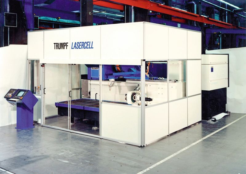 Trumpf stellt 1985 dier erste Fünf-Achs-Lasermaschine mit CO2-Aggregat vor: die TCL 5000. (Trumpf)