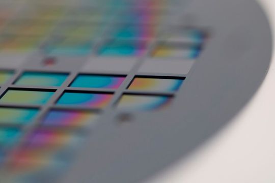 Wafer with placed chiplets(Source:  Fraunhofer IPMS)