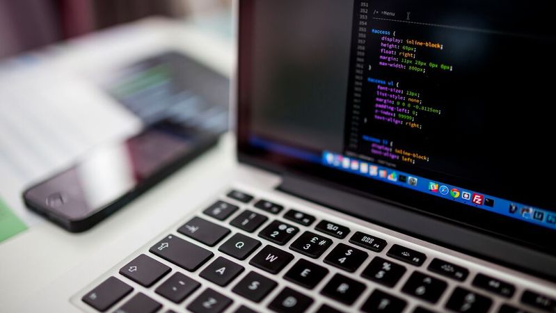 Die Corona-Pandemie hat ganze Arbeitswelten im Zeitraffer verändert. Homeoffice ist plötzlich selbst verständlich. Das hat den Absatz von Notebooks, Tablets und Bildschirmen angetrieben. In vielen Produkten stecken Display-Treiber-Chips von Nexchip. Die Corona-Pandemie hat ganze Arbeitswelten im Zeitraffer verändert. Homeoffice ist plötzlich selbst verständlich. Das hat den Absatz von Notebooks, Tablets und Bildschirmen angetrieben. In vielen Produkten stecken Display-Treiber-Chips von Nexchip.