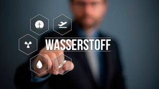 In den nächsten zehn bis 20 Jahren wird der Umbau hin zu Wasserstofftechnologien insbesondere über Konsortien und Partnerschaften vorangetrieben. Um sich hier einzuklinken, müssen Maschinen- und Anlagenbauer rasch umsteuern, gerade wenn sie derzeit zum Beispiel an CO2-intensive Industrien wie die Öl- und Gasindustrie liefern. (©CrazyCloud - stock.adobe.com)