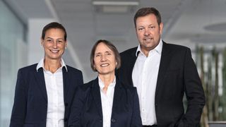 In der Mitte aufgenommen: Sandra Ebert (M.) ist Geschäftsführerin der Bank 11 neben Nina-Stephanie Bartha und Jörn Everhard (Sprecher). (Bild: Bank 11)