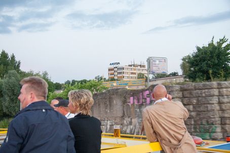 Nicht weit von der Spree entfernt liegt der Aastra-Hauptsitz in der Zeughofstraße 1. Schon von weitem erkennt man den Schriftzug. (Archiv: Vogel Business Media)