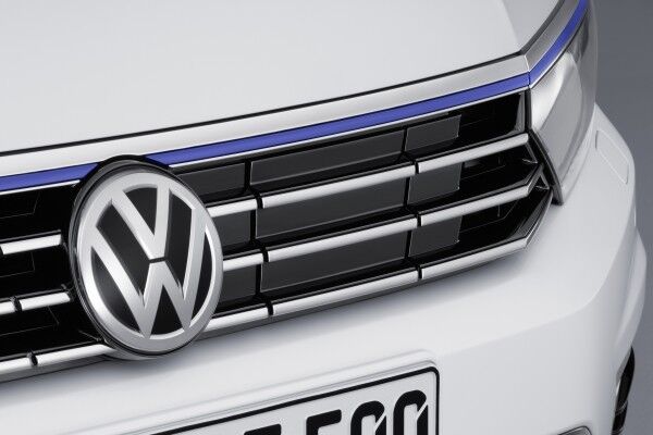 Weltpremiere: DerPassat GTE ist der erste Passat mit einem Plug-In-Hybridantrieb (Bild: Volkswagen AG)