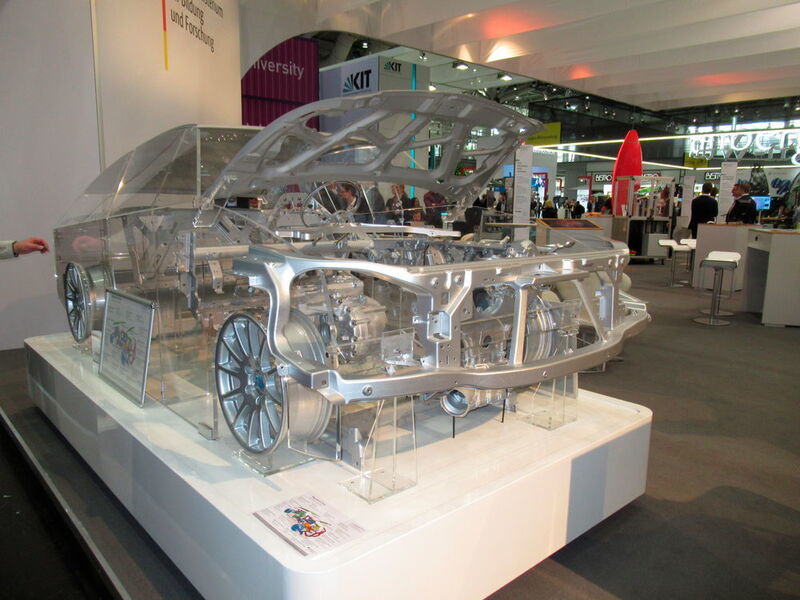 Das Helmholtz Zentrum Geestracht zeigte ein Konzeptauto, bei dem Werkstoff Magnesium eingestezt wurde. (J. Pfeiffer/konstruktionspraxis)