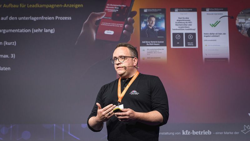 Das Dauerthema Fachkräftemangel und Bewerbersuche adressierte Marcel Böhm, HR-Consultant bei Viasona. Die Personalagentur ist Teil der Autohausgruppe Schloz-Wöllenstein und auf die Automobilbranche fokussiert. (Bild: Stefan Bausewein)