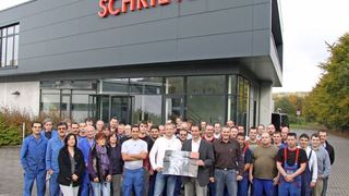 Das Schriever-Team am Produktionsstandort Lüdenscheid feiert 75-jähriges Firmenjubiläum.  (Bild: Schriever)