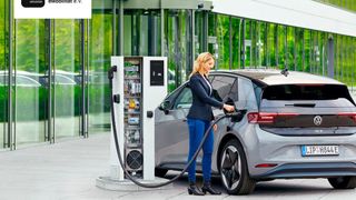 E-Mobilität: Der Bundesverband eMobilität e.V. (BEM) setzt sich dafür ein, die Mobilität in Deutschland mit dem Einsatz erneuerbarer Energien auf Elektromobilität umzustellen. (Phoenix Contact)