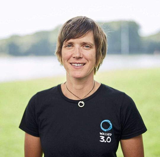 Dr. Katrin Schuhen ist geschäftsführende Gesellschafterin der 2020 gegründeten gemeinnützigen GmbH (gGmbH) Wasser 3.0 aus Karlsruhe. Dr. Katrin Schuhen ist geschäftsführende Gesellschafterin der 2020 gegründeten gemeinnützigen GmbH (gGmbH) Wasser 3.0 aus Karlsruhe.