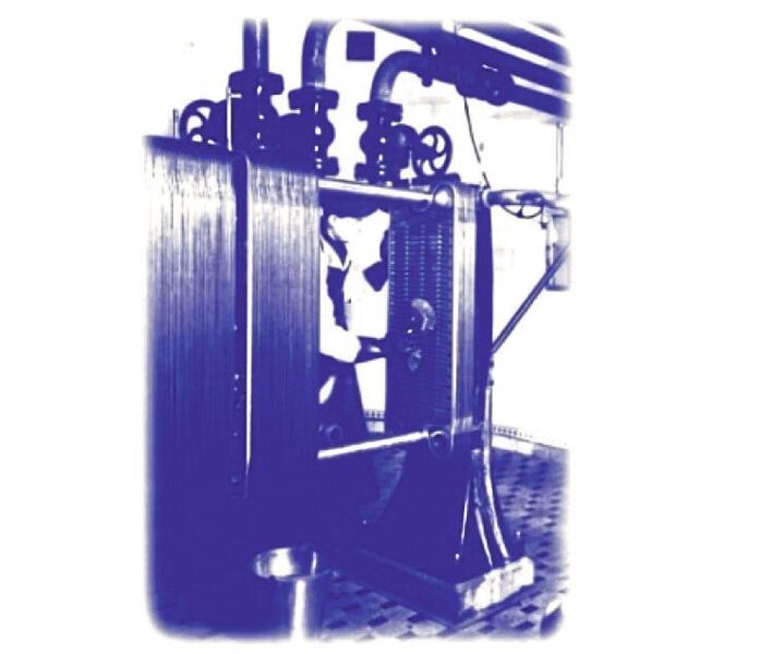 1930: AB Separator und das 1907 übernommene Tochterunternehmen Bergedorfer Eisenwerke bauen die ersten Wärmeübertrager (Alfa Laval)
