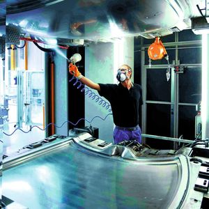 Pressen für den Leichtbau im Automobilbereich füllen aktuell die Auftragsbücher von Schuler.