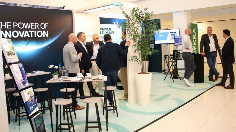 Ein kompetenter Ansprechpartner für alle Fragen zur Fahrzeuglackierung war der Lackhersteller PPG. (Bild: Klasing)