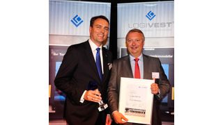 Kuno Neumeier, GF Logivest (l.), und Ralph Sandstedt, GF der GVZ Entwicklungsgesellschaft Bremen, freuen sich über den 1. Platz der Bremer bei der Logistik-Gewerbegebietsstudie. (Bild: Logivest)