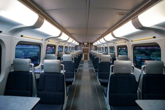 Licht für die Mobilität von Morgen: Auf dem eintägigen Kongress „Photonics. Zukünftige Lichtkonzepte in der Mobilität“ am 7. November in München stehen Lichtkonzepte in Bahn, Auto und Flugzeug im Mittelpunkt.(Bild:  gemeinfrei /  Pixabay)