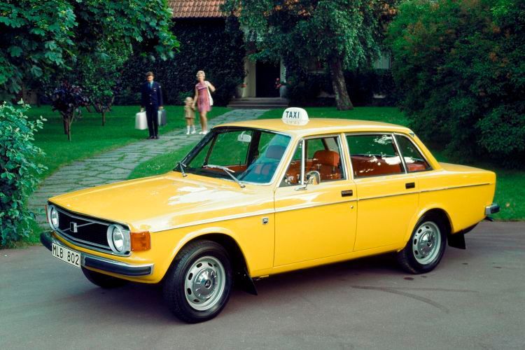 Der 140 verfügte über einen Vierzylinder-Reihenmotor mit 1,8-L- bzw. 2,0-L-Hubraum. Getriebetechnisch gab es eine 4-Gang-Box, eine 4-Gang-Box mit elektrischem Overdrive oder eine 3-Gang-Automatik.  (Bild: Volvo)