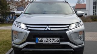 Der Mitsubishi Eclipse Cross ist das erste neue Auto für den deutschen Importeur seit dem Space Star. In Japan ist das Modell bereits seit 2012 auf dem Markt. Zum Start ist der Eclipse Cross ausschließlich mit dem 1,5-Liter-Turbobenziner erhältlich. (Bild: Schreiner/»kfz-betrieb«)