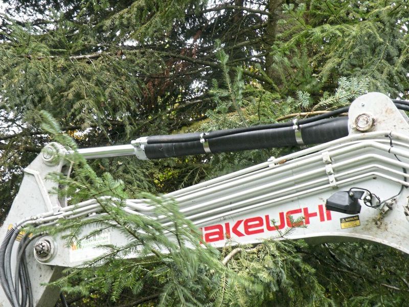 Bei langen Auslegern für Kran oder Bagger bietet die reduzierte Masse der Hydraulikzylinder deutliche Vorteile. (Mark Hydraulik)