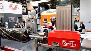 Auf der JEC in Paris präsentiert Roth Composite vom 3. bis 5. März unter anderem wie die Organoblechherstellung und das Faserwickeln (Bild) für den FVK-Leichtbau wirtschaftlicher ablaufen können. Halle 5 am Stand S30. (Roth Composite Machinery)