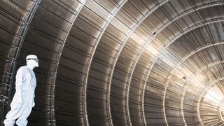 Im Inneren des Hauptspektrometertanks des Karlsruher Tritium Neutrino Experiments „Katrin“ (KIT/Michael Zacher)