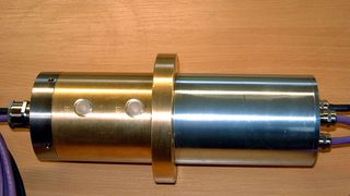 Zwei Kanäle genügen bei der multifunktionalen Drehdurchführung MFD für praktisch beliebig viele hydraulische Ansteuerungen in einer Vorrichtung. (Bild: Hydrokomp)